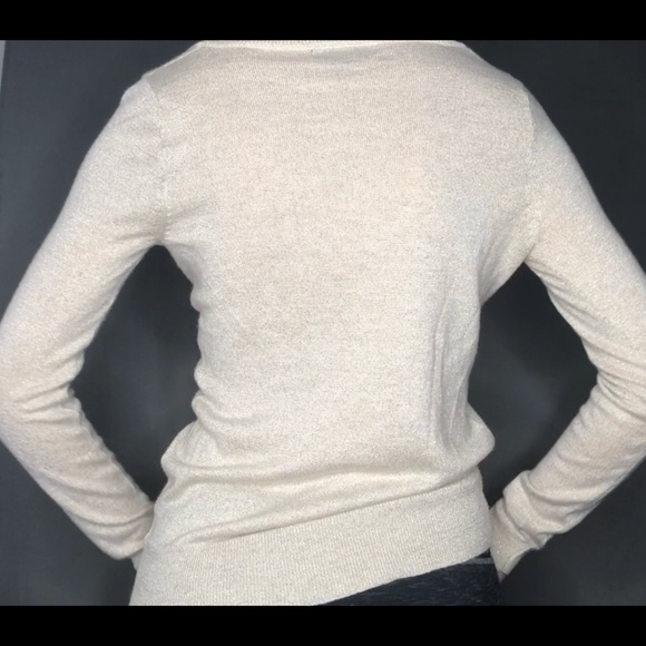 🥞NEW: V-NECK CREAM AND GOLD LONG-SLEEVE TOP🥞 - Picture 3 of 4